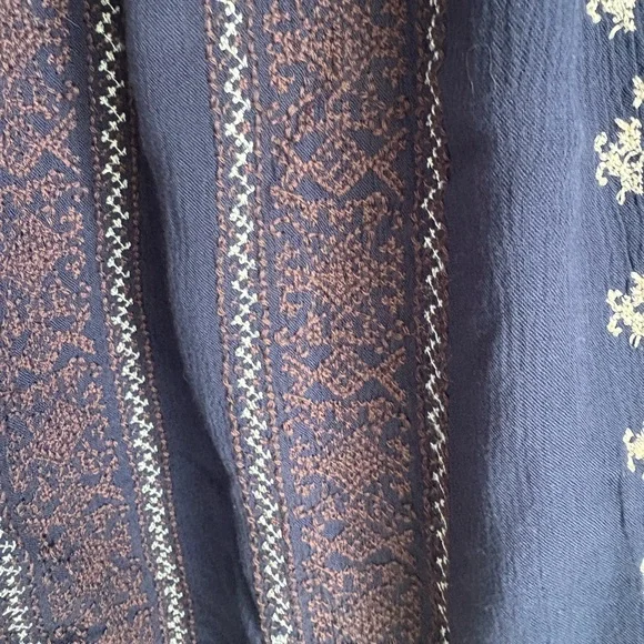 NWT American Eagle Embroidered Off the Shoulder Top Size Small - Picture 4 of 8